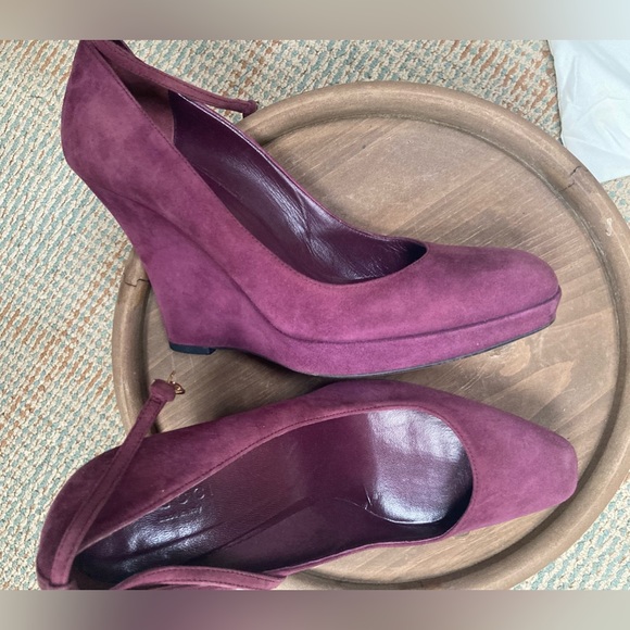 GUCCI Suede Wedges. Beautiful!!’ - Picture 5 of 6